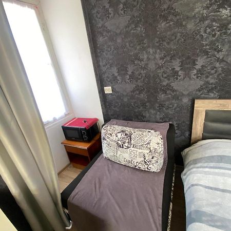 Family Apartment In Avlabari Tbilisi Bagian luar foto