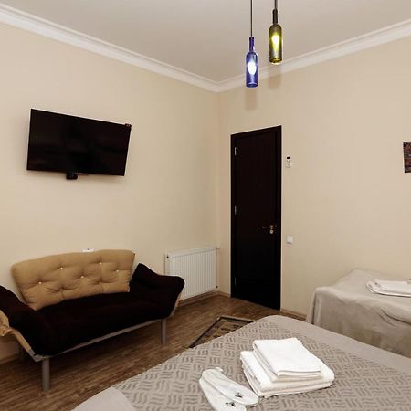 Family Apartment In Avlabari Tbilisi Bagian luar foto