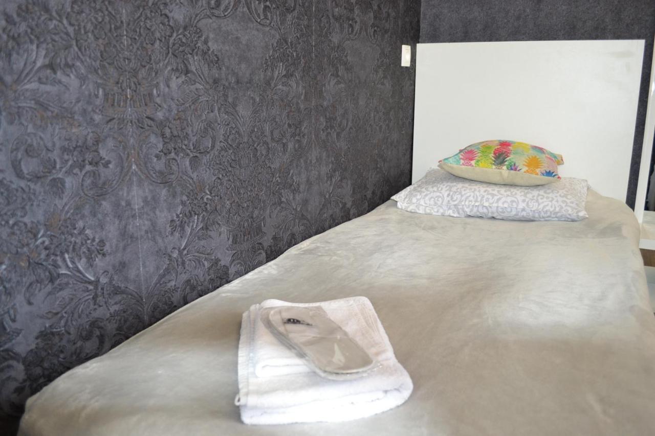 Family Apartment In Avlabari Tbilisi Bagian luar foto