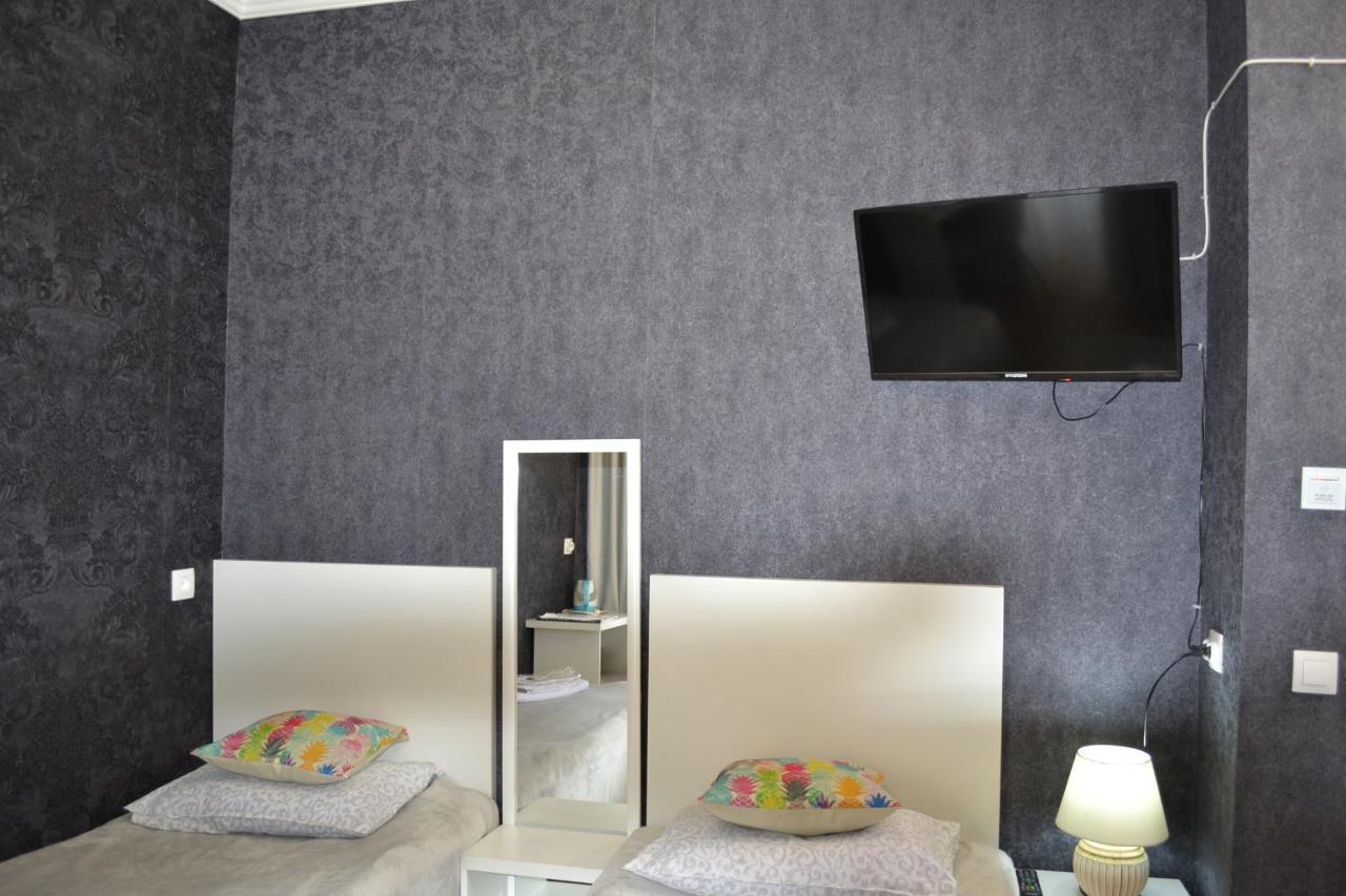 Family Apartment In Avlabari Tbilisi Bagian luar foto