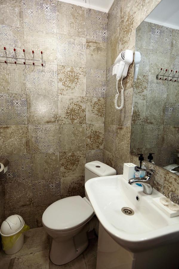 Family Apartment In Avlabari Tbilisi Bagian luar foto