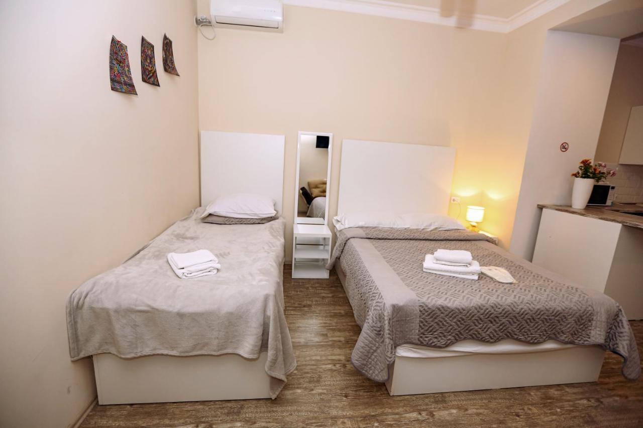 Family Apartment In Avlabari Tbilisi Bagian luar foto