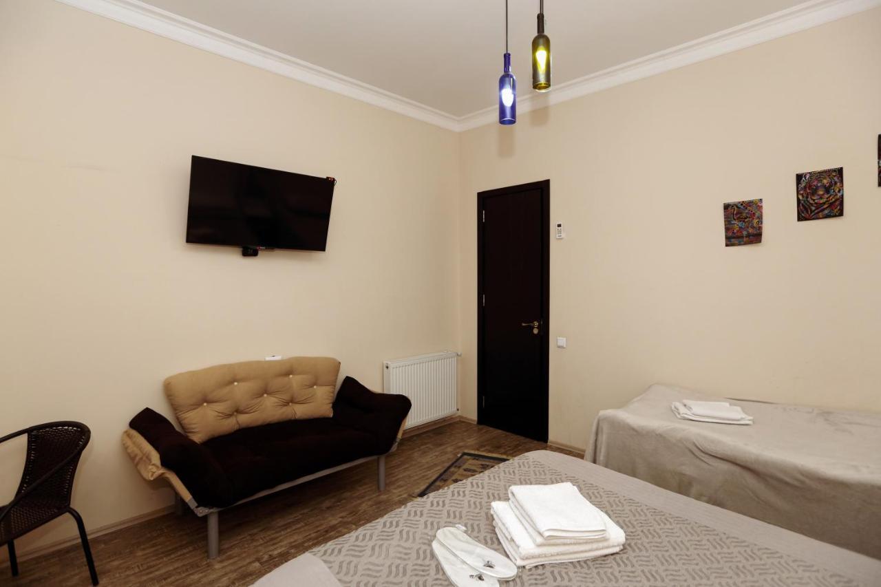 Family Apartment In Avlabari Tbilisi Bagian luar foto