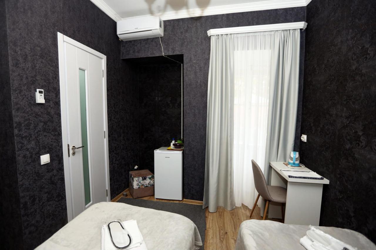 Family Apartment In Avlabari Tbilisi Bagian luar foto